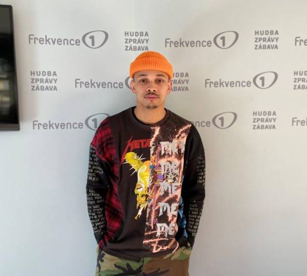 Host Frekvence 1
